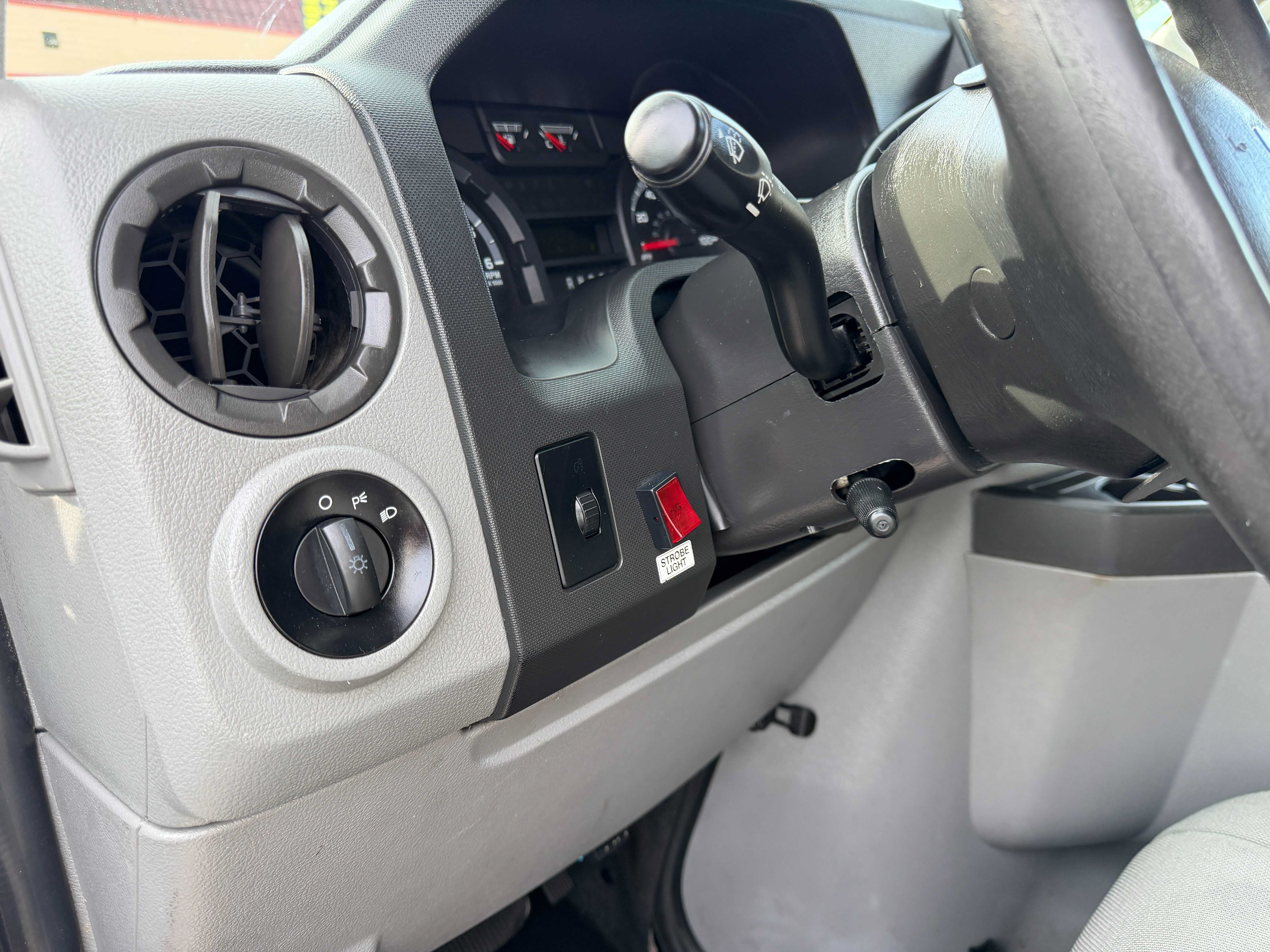 Used 2013 Ford E-150 and Econoline 150 RWD image 21