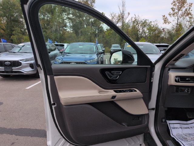 Used 2021 Lincoln Aviator AWD w/ Elements Package image 34