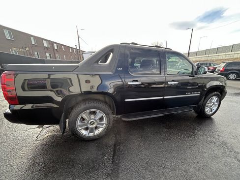 Used 2009 Chevrolet Avalanche LTZ AWD/4WD image 9