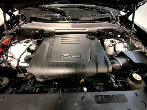 Used 2021 Land Rover Defender 110 image 30