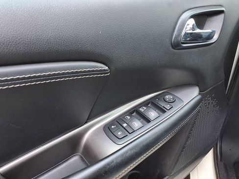 Used 2017 Dodge Journey Crossroad w/ Popular Equipment Group FWD image 29