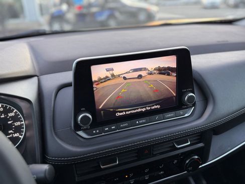 Used 2023 Nissan Rogue S image 29