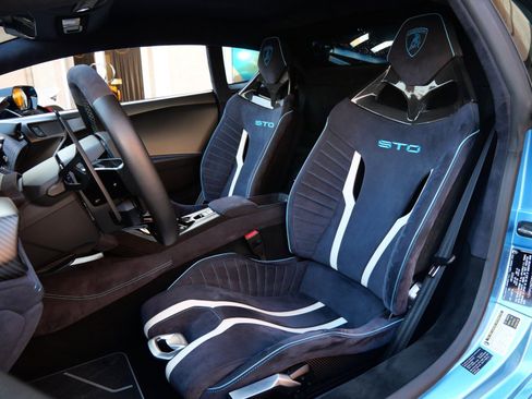 Used 2022 Lamborghini Huracan STO image 6