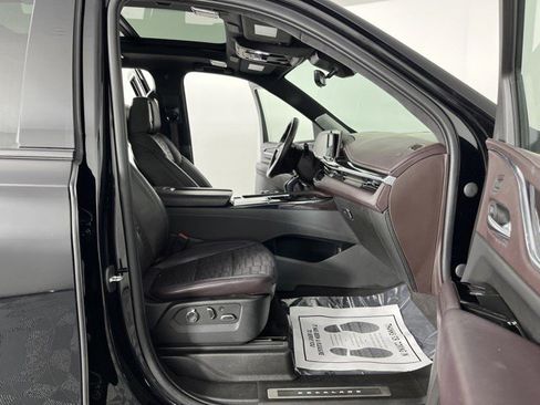 Used 2022 Cadillac Escalade Sport Platinum w/ LPO, ONYX Package AWD/4WD image 37