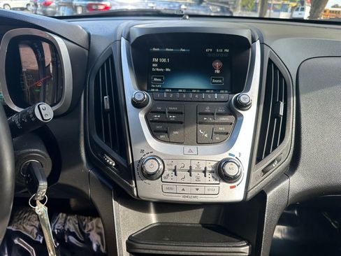 Used 2017 Chevrolet Equinox LT w/ Convenience Package image 16