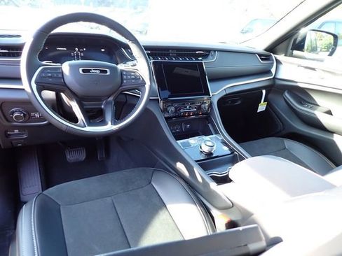 New 2025 Jeep Grand Cherokee L Altitude image 15