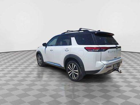 Used 2025 Nissan Pathfinder Platinum AWD/4WD image 11