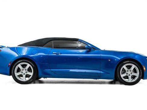 Used 2017 Chevrolet Camaro LT RWD image 5