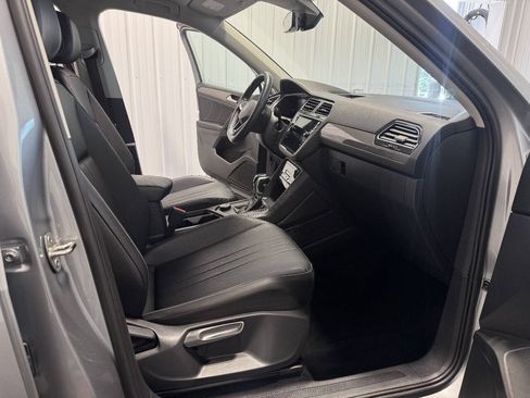 Used 2023 Volkswagen Tiguan SE AWD/4WD image 18
