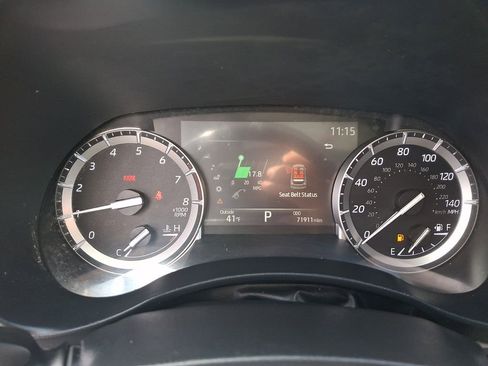 Used 2022 Toyota Highlander XLE image 23