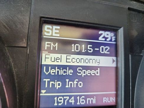 Used 2016 Chrysler Town & Country Touring image 12