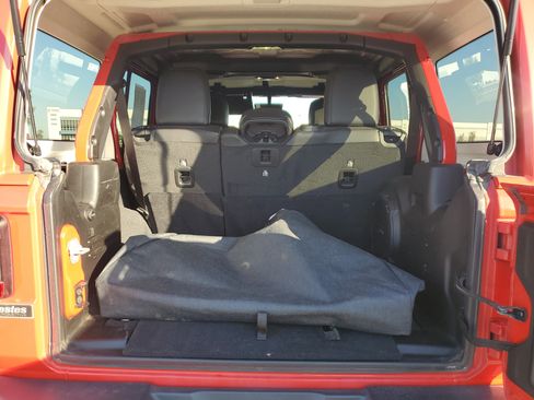 Used 2019 Jeep Wrangler Unlimited Sahara image 7