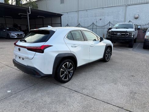 Used 2021 Lexus UX 200 w/ Premium Package FWD image 4