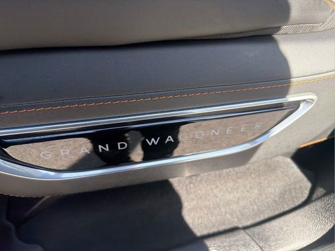 Used 2024 Jeep Grand Wagoneer Series III AWD/4WD image 19