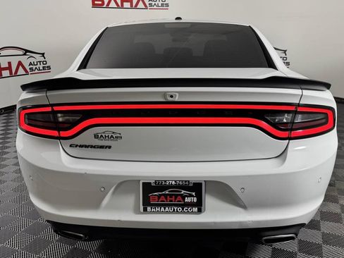 Used 2022 Dodge Charger SXT w/ Blacktop Package RWD image 5