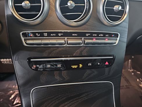 Used 2022 Mercedes-Benz GLC 300 4MATIC image 24