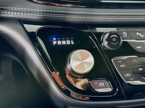 New 2027 Chrysler Pacifica Select AWD/4WD image 10