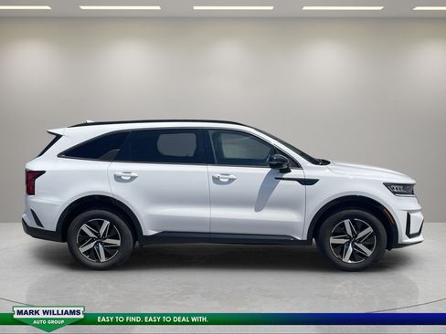 Used 2022 Kia Sorento S w/ Panoramic Sunroof Package FWD image 3