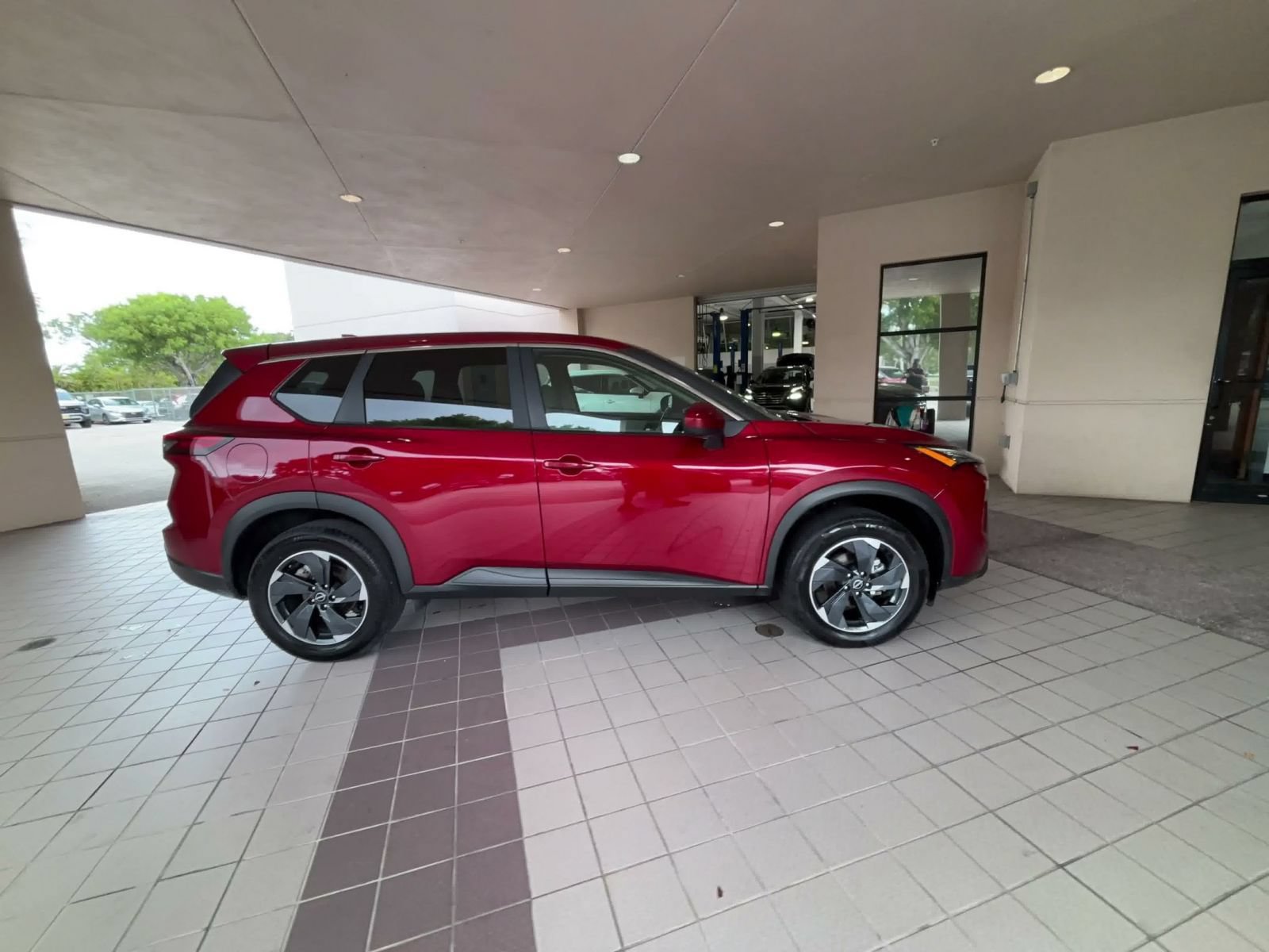 Used 2025 Nissan Rogue SV AWD/4WD image 15