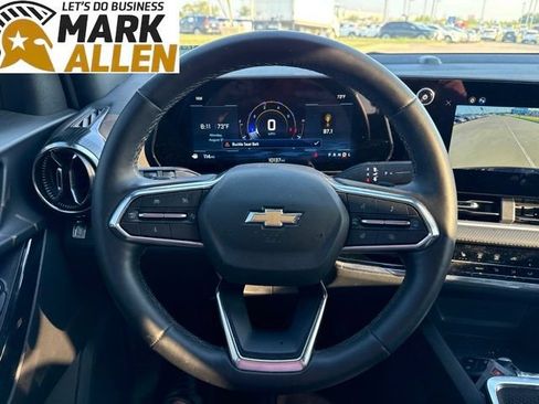 Used 2025 Chevrolet Equinox LT FWD image 11