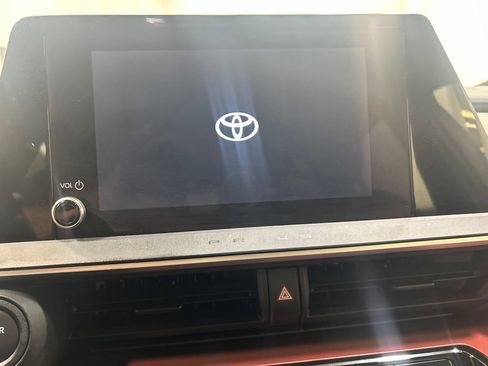 Used 2026 Toyota Prius Plug-In Hybrid FWD image 28