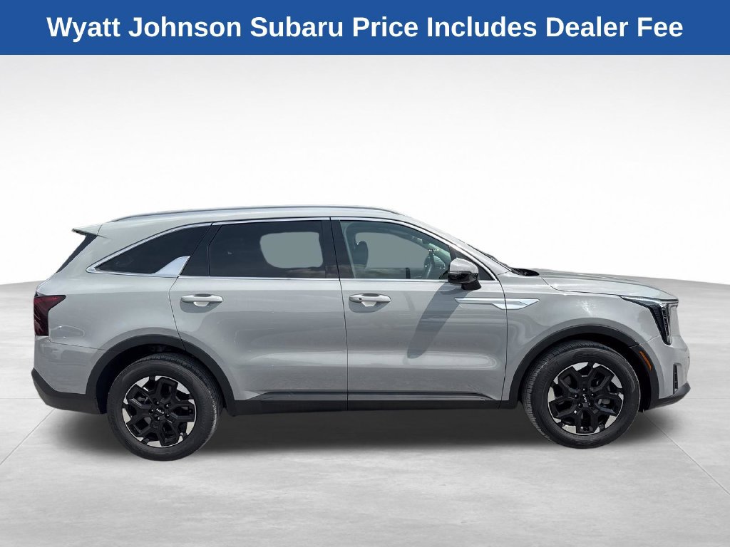Used 2025 Kia Sorento S FWD image 8