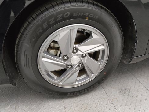 Used 2024 Hyundai Elantra SE FWD image 31