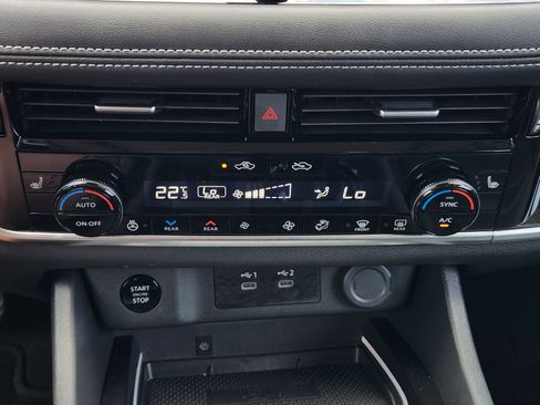 Used 2025 Nissan Rogue SL w/ Tech Package FWD image 21