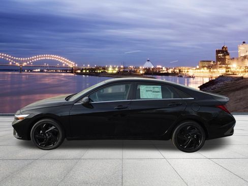 New 2026 Hyundai Elantra SEL Sport FWD image 2