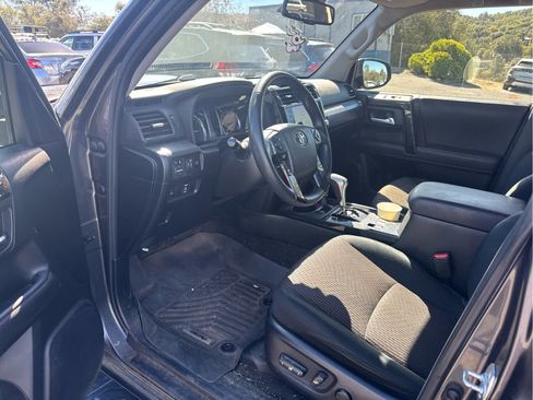 Used 2020 Toyota 4Runner TRD Off-Road AWD/4WD image 11