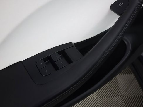 Used 2025 Tesla Model 3 Long Range image 39