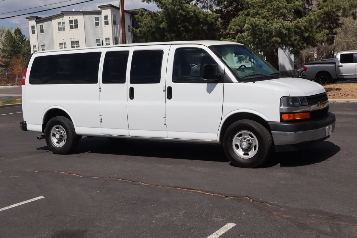Used 2017 Chevrolet Express 3500 LT RWD image 2