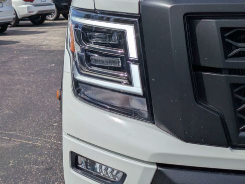 Used 2024 Nissan Titan PRO-4X AWD/4WD image 9