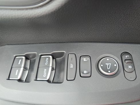 Certified 2025 Honda HR-V Sport image 27