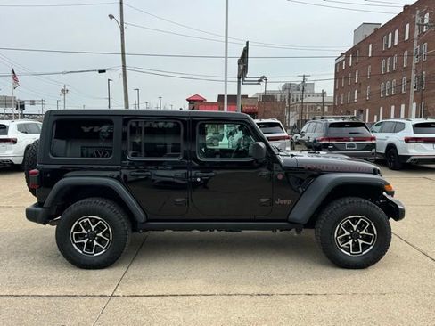 Used 2024 Jeep Wrangler Unlimited Rubicon AWD/4WD image 14