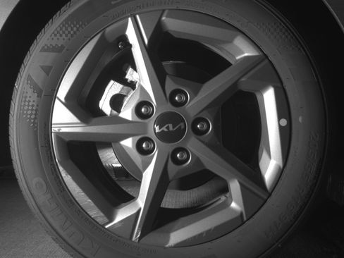 Used 2025 Kia K4 LXS image 12