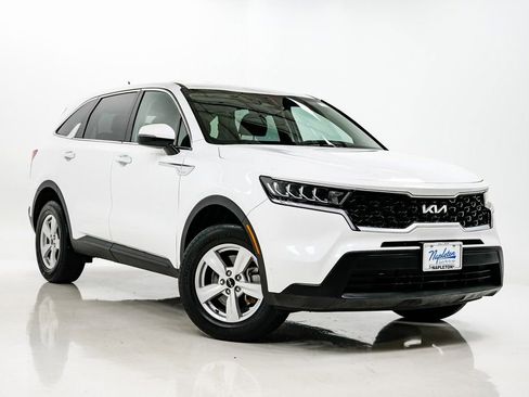 Used 2023 Kia Sorento LX image 5
