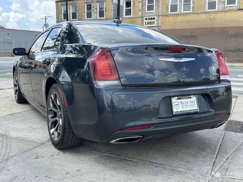 Used 2018 Chrysler 300 S RWD image 7