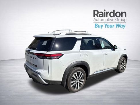 Used 2025 Nissan Pathfinder Platinum w/ Black Appearance Package AWD/4WD image 39