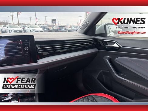 Used 2025 Volkswagen Jetta GLI Autobahn image 43