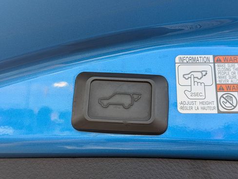 Used 2017 Toyota RAV4 XLE FWD image 27