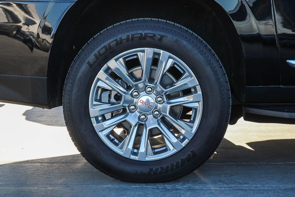 Used 2024 GMC Yukon XL Denali AWD/4WD image 12