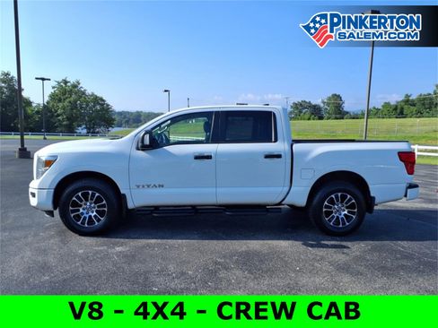 Used 2022 Nissan Titan SV w/ SV Convenience Package image 7