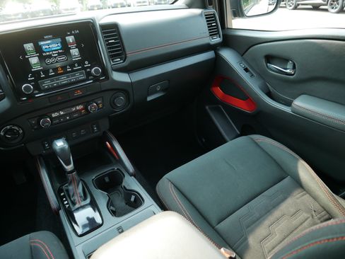 Used 2022 Nissan Frontier PRO-4X AWD/4WD image 11