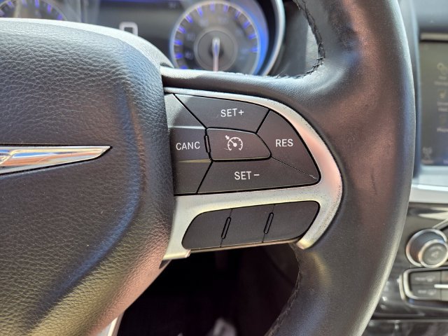 Used 2015 Chrysler 300 Limited RWD image 28