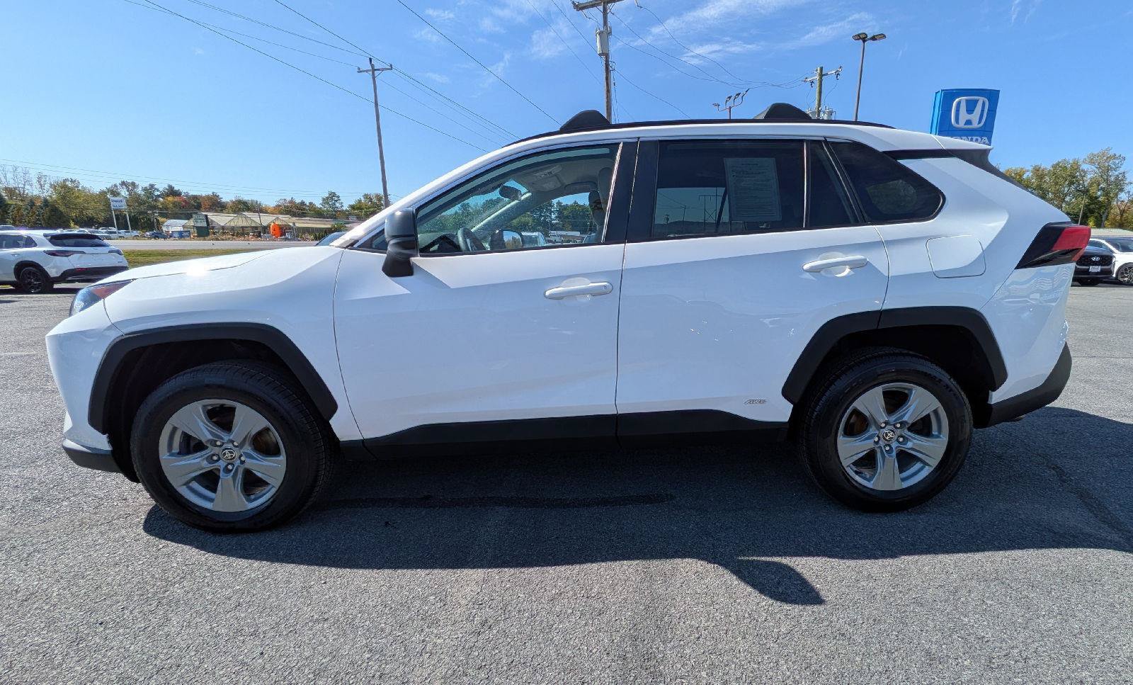 Used 2022 Toyota RAV4 LE AWD/4WD image 5