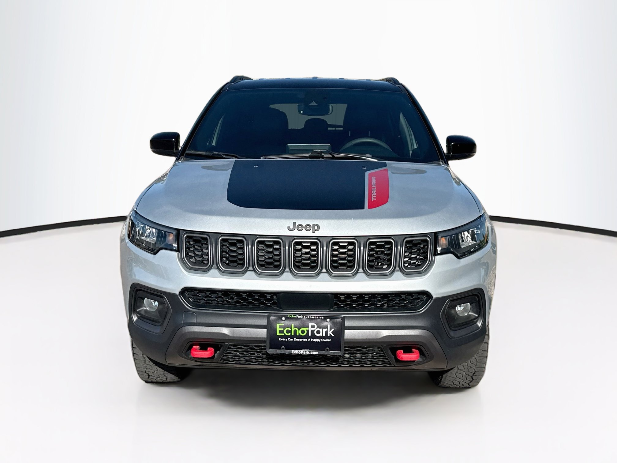 Used 2025 Jeep Compass Trailhawk AWD/4WD image 2