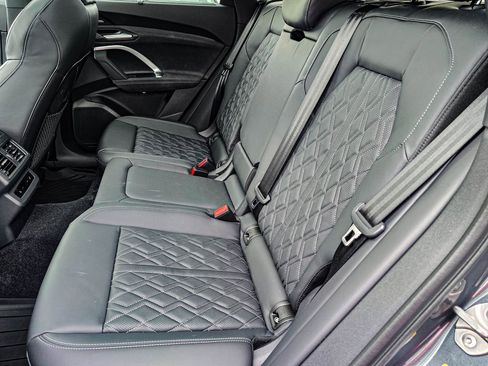 Used 2025 Audi SQ5 Prestige image 30