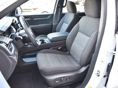 Used 2025 GMC Acadia Elevation FWD image 21