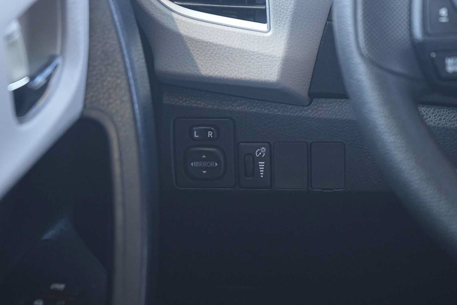 Used 2014 Toyota Corolla LE FWD image 23